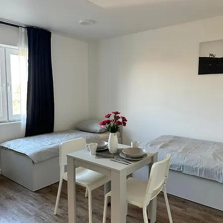 - Monteurzimmer In Halle Saale - Ideal Fuer Firmen Und Monteure Naehe Leipzig Halle Airport, Kabelsketal, Schkopau, Leuna, Merseburg